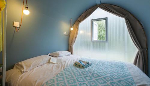 Tent with Shared Bathroom (4 People)