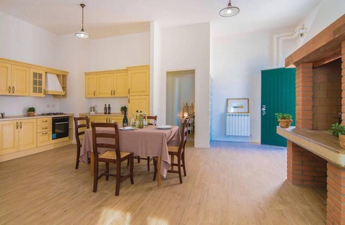 Cinto Euganeo Apartment | Amazing Apartment in Valnogaredo With 3 Bedrooms, Wifi and Outdoor Swimming Pool