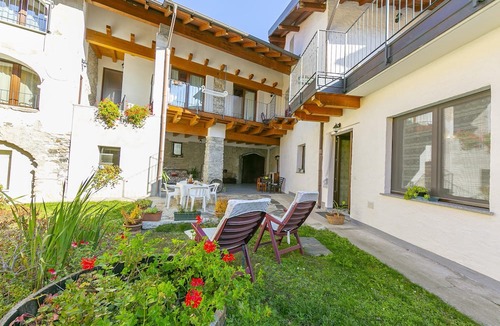 Madonna del Sasso House | Historic Casa Baroni Near Lake Orta