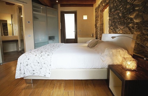 Arlate House | 1711 Luxury Guest House