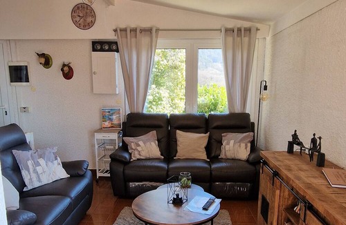 Aer House | Holiday Home 'Casa Bellavista' with Lake View, Shared Pool and Wi-Fi