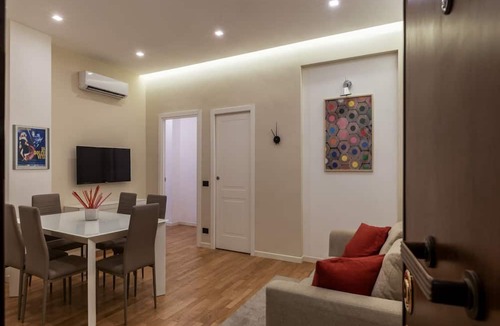 Universita Apartment | GuestHost - Cozy and comfortable 70sqm apartment, able to accommodate up to 3 people, located on the ground floor of a five-story building, less than 5 minutes' walk from the Bologna Metro station and the square of the same name.The apartment is complete