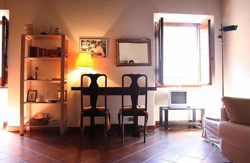 Rione VII Regola Apartment | Portico d'Ottavia, heart of ancient Rome