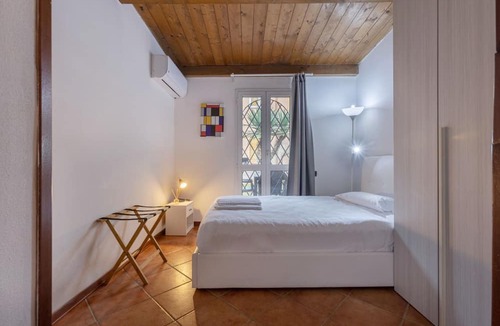 Ferrara Historic Centre Apartment | GuestHost - Cozy and bright 70 sqm apartment, structured on two levels and located on the ground floor of a renovated period building. Perfect for 5 people, the accommodation enjoys an ideal location to easily reach any monument in the historic city cent