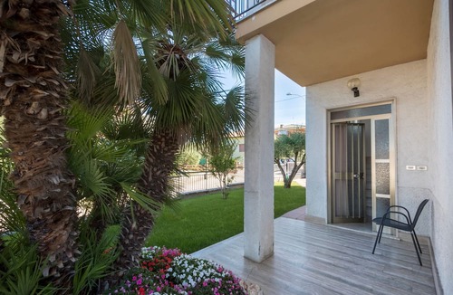 Sandra Apartment | Apartment 'La Maison De Mely' with Private Terrace, Wi-Fi and Air Conditioning