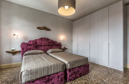 Cannaregio Apartment | 5 Bedrooms, 3 Bathrooms, Air Conditioning and Large Dining and Living Area.