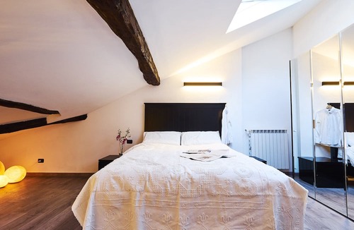 Como City Centre Apartment | 21 Lake Sweet Home