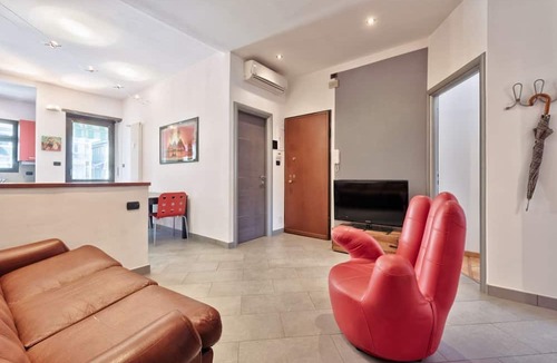 Vanchiglietta Apartment | Modern and bright apartment perfect for 5 people, located in Vachiglietta district, on the outskirts of the historic center, which can be easily reached by public transport in 10 minutes or a 20-minute walk along the Po river. In addition to being well c