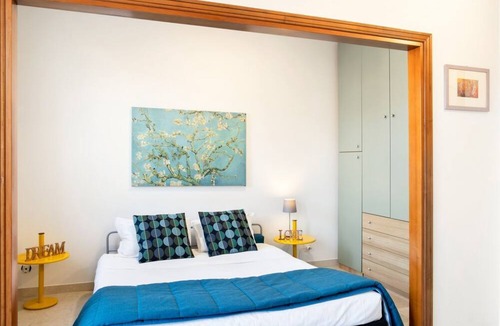 Historic Centre Apartment | GuestHost - Comfortable studio perfect for 2 people is located just a few meters from Prato Della Valle and the Basilica of Sant’Antonio. Through the pedestrian street you can reach all the wonders of the city center. The area is full of shops, bars an