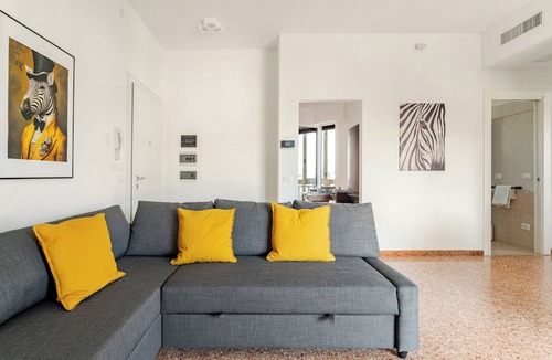 Mirano Apartment | Golden House Venice Yellow – Explore Eastern Veneto with Family