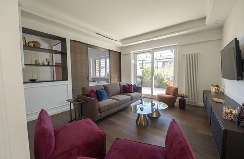 Zona LIII Tomba di Nerone Apartment | Roman Terrace & Soul in Peaceful Area