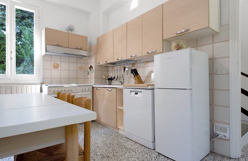 Castello House | Holiday Home 'Cascinetta' with Mountain View, Private Garden and Wi-Fi