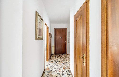 Campalto Apartment | GuestHost - Cozy apartment of 85 sqm located on the third floor (steps to access), can accommodate up to 6 people.The accommodation is conveniently located: just 4.5 km from Venice airport and with only 16 minutes (bus) you can reach Venice; area served