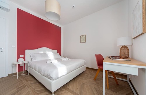 San Donato-San Vitale Apartment | Palazzo Pedretti 207, Spacious 1 Br Apartment By Halldis