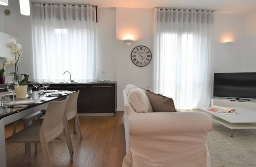 Porta Genova Apartment | Beautiful apartment for 6 people with WIFI, A/C, TV and balcony