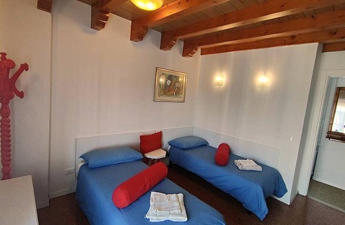 Marghera Apartment | Queen Home Beauty - Two Bedroom Apartment, Sleeps 6