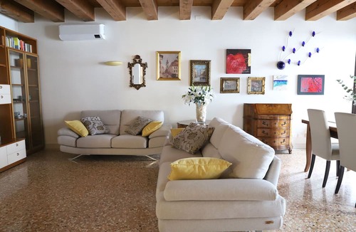 City Center Padova Apartment | Heart of Padua, Elegant apartment on Piazza delle Erbe & Palazzo della Ragione