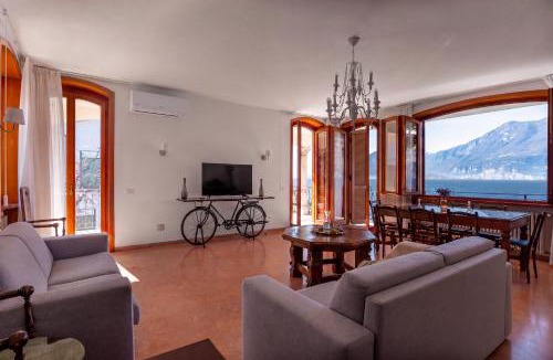 Magugnago Apartment | Lakefront Villa Elena by GardaDoma