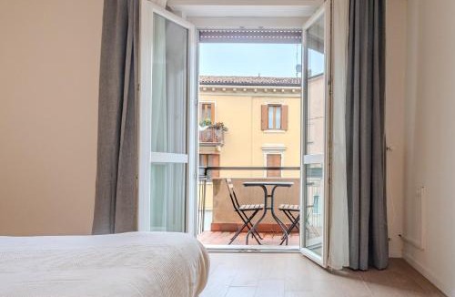 Est Apartment | Verona East House & Garage