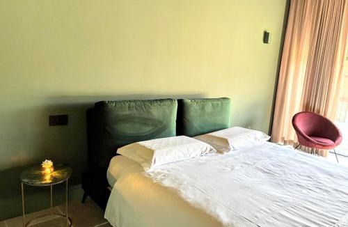 Adro Apartment | Elegant suite with porch and shared pool
