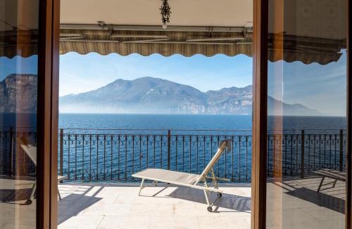Magugnago Apartment | Lakefront Villa Elena by GardaDoma