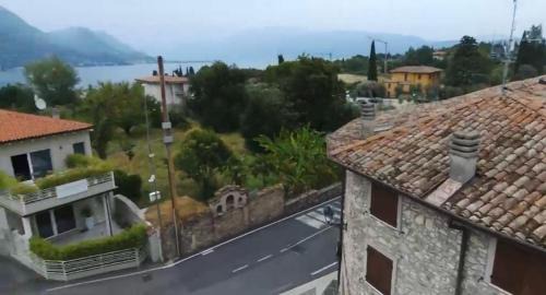 Portese Apartment | Miri house San Felice del Benaco centro storico vicino al porto di Portese e dal lago di Garda