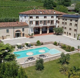 Lione Apartment | VerdeOlivo 1876 - Apartments & Pool