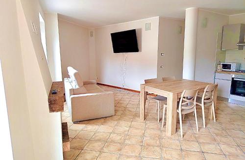 Portese Apartment | Miri house San Felice del Benaco centro storico vicino al porto di Portese e dal lago di Garda
