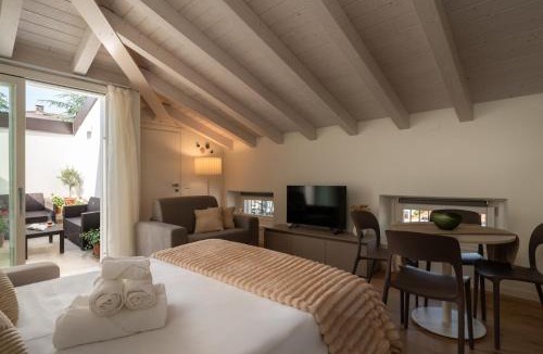 Porta Cremona-Volta Apartment | Flowers Liberty Suites