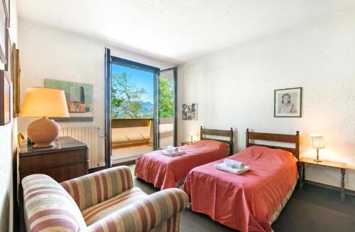 Buguggiate Villa | Three Lakes Villa Varese - Garden and Parking - Happy Rentals