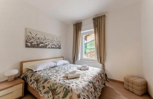 Magugnago Apartment | Lakefront Apartment Di Lago Terrace by GardaDoma