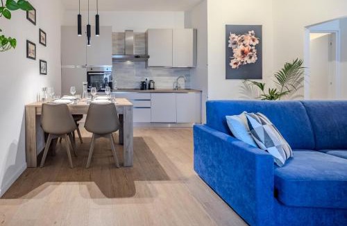 Est Apartment | Verona East House & Garage