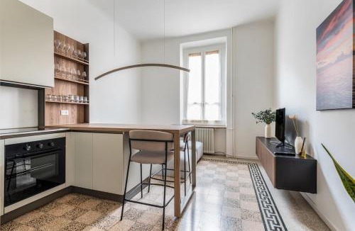 Acquabella Apartment | Bright Design Room A-C Work Desk Blue Metro3
