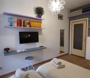 Chinatown Apartment | Alma Vacation Apartment in the centre, big terrace