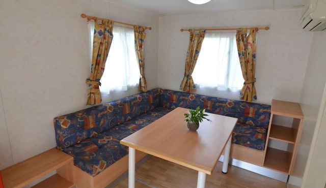 Comfy Chalet with Terrace near Sea
