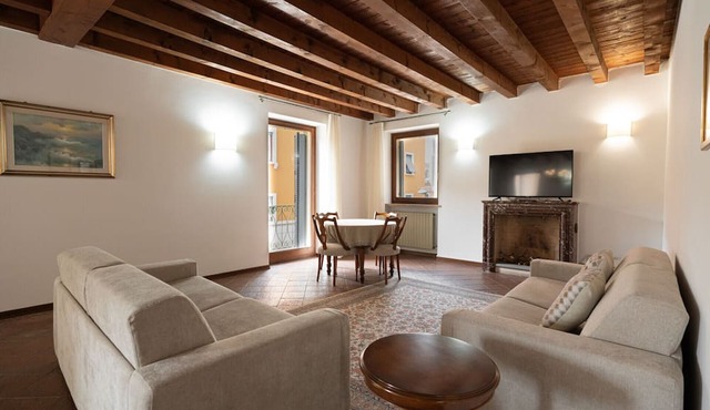 Very central and ancient Cappello Residence