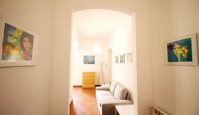 Walk to the Colosseum from your Family Apt