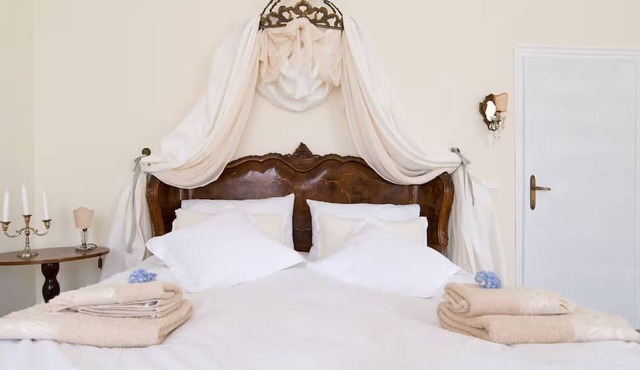 Romantic Hideaway Near Venice - Excellent Transport Links & Handy Free Parking