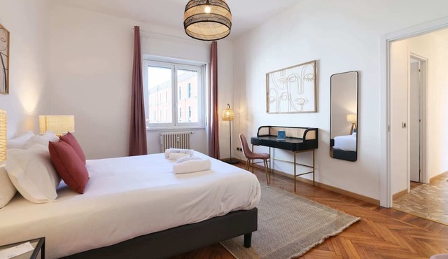 Sweett | Fontana - Two Bedroom Apartment, Sleeps 5