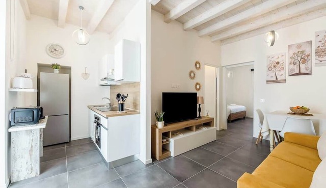 KeyRoom Patio & Parking near Lake Como