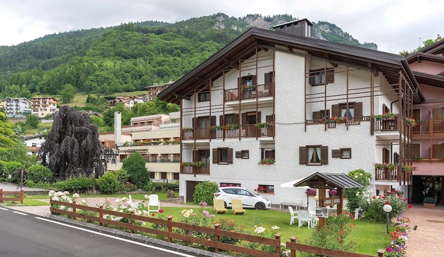 Apartment 'Ornella' with Lake View, Private Garden and Wi-Fi