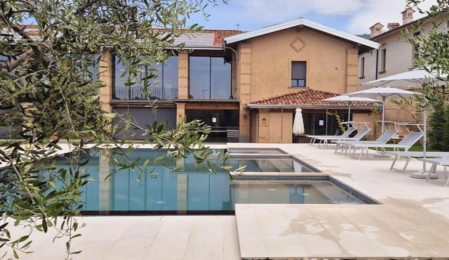 Elegant suite with shared pool