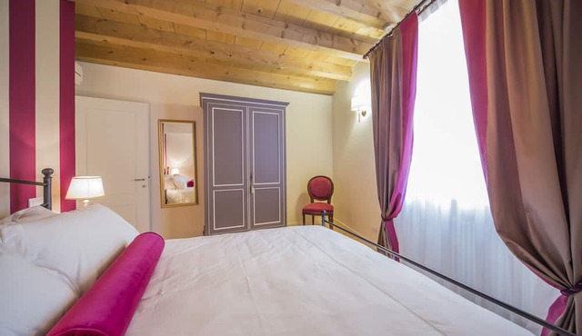 Lady Capulet Apartments