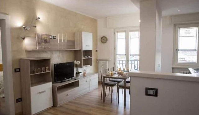 Carrara Hospital Home. A bright and modern apartment located at Via delle Cave 9