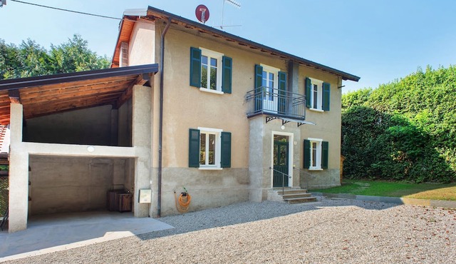 Holiday Home 'Cascinetta' with Mountain View, Private Garden and Wi-Fi