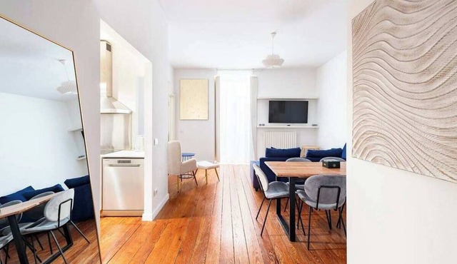 Fabulous 2-bedroom apartment with AC in vibrant Milano-Bocconi area