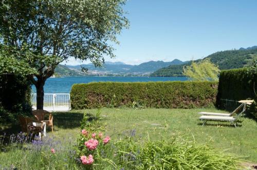 Villa Marius accesso diretto lago, giardino privato, 6 persone